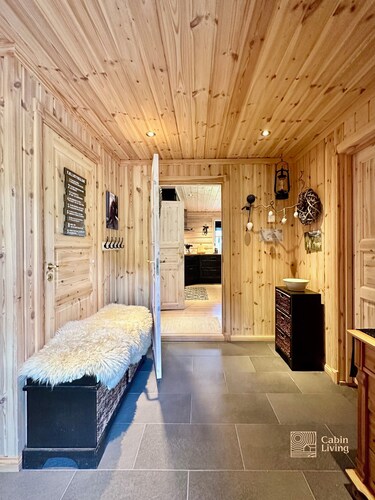 Indoor hot tub, views & nature, cosy family cabin