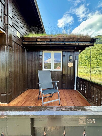 Indoor hot tub, views & nature, cosy family cabin