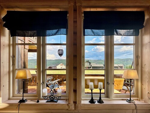 Indoor hot tub, views & nature, cosy family cabin at Filefjell