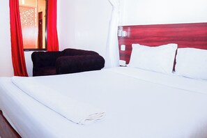 7 bedrooms, iron/ironing board, WiFi, bed sheets - Home of Comfort (Narok County)