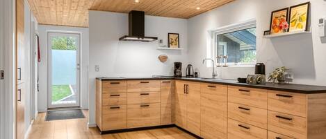 Fridge, microwave, dishwasher, cookware/dishes/utensils