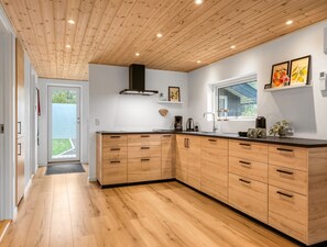 Fridge, microwave, dishwasher, cookware/dishes/utensils