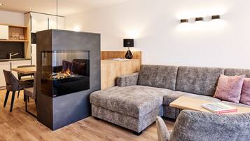 Alpenstolz 2.03 mit Infrarotkabine | Living area | TV
