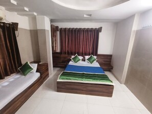 Free WiFi, bed sheets