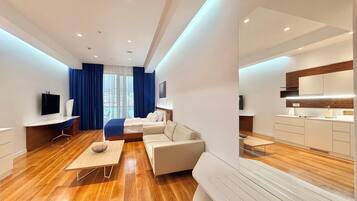 Deluxe-Studio, Balkon, Stadtblick | Kostenloses WLAN, Bettwäsche