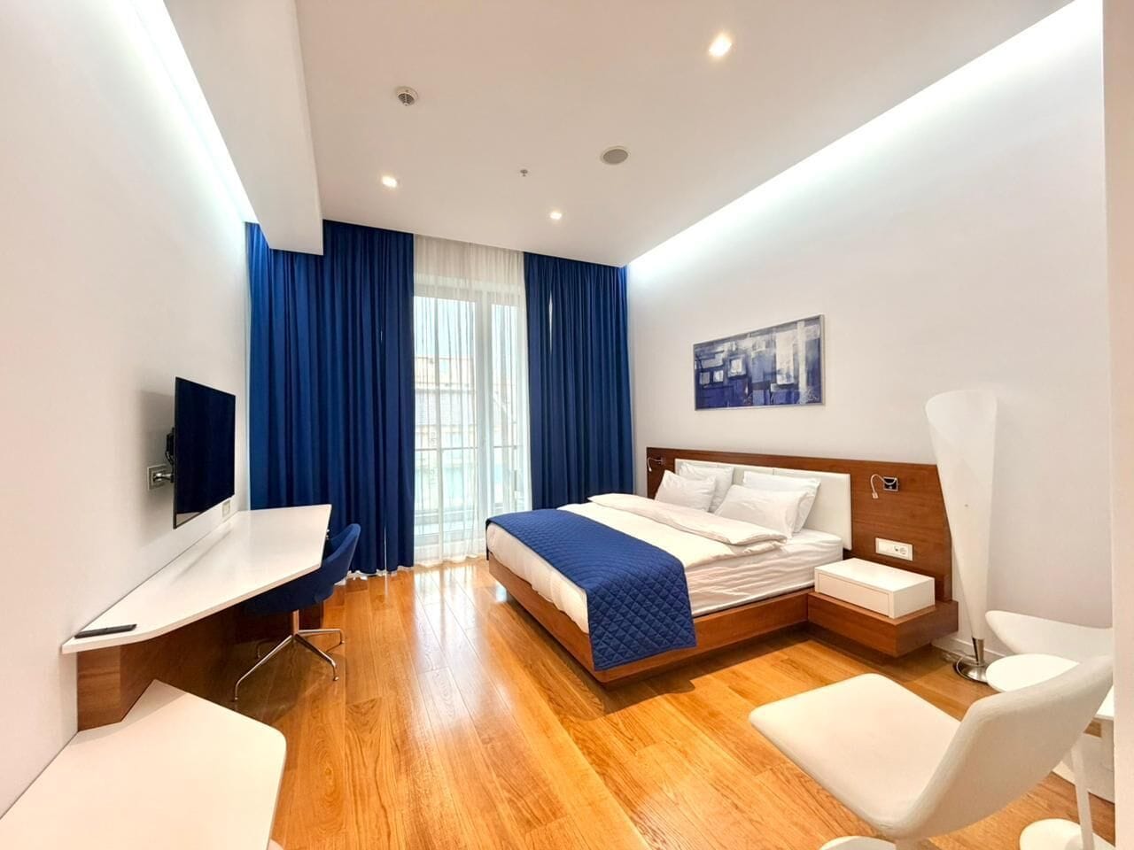 Studio – superior, balkong, byutsikt | Wi-fi (inkludert) og sengetøy