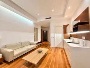 Deluxe Studio, Balcony, City View | Free WiFi, bed sheets - Condo Studio Plaza (Budva)