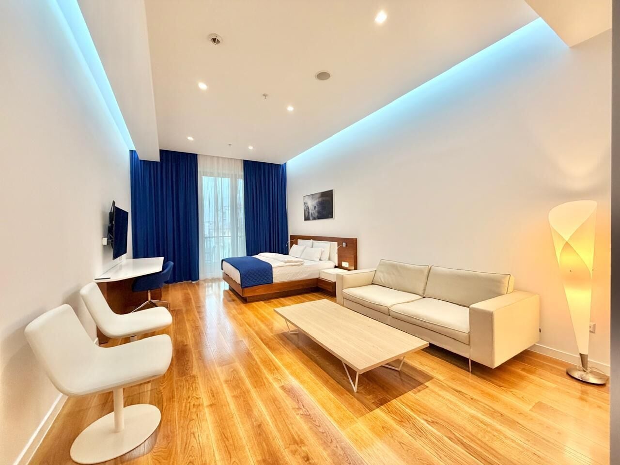 Familiestudio, balkong, byutsikt | Wi-fi (inkludert) og sengetøy