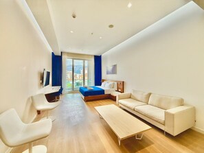 Studio Familial, balcon, vue ville