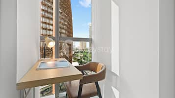 Appartamento, 1 camera da letto, vista città | Postazione laptop, ferro/asse da stiro, Wi-Fi gratuito