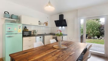 Fridge, microwave, dishwasher, coffee/tea maker