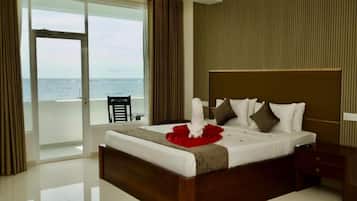 Deluxe-dobbeltværelse - balkon - havudsigt | Premium-sengetøj, senge med topmadrasser, minibar, pengeskab på værelset