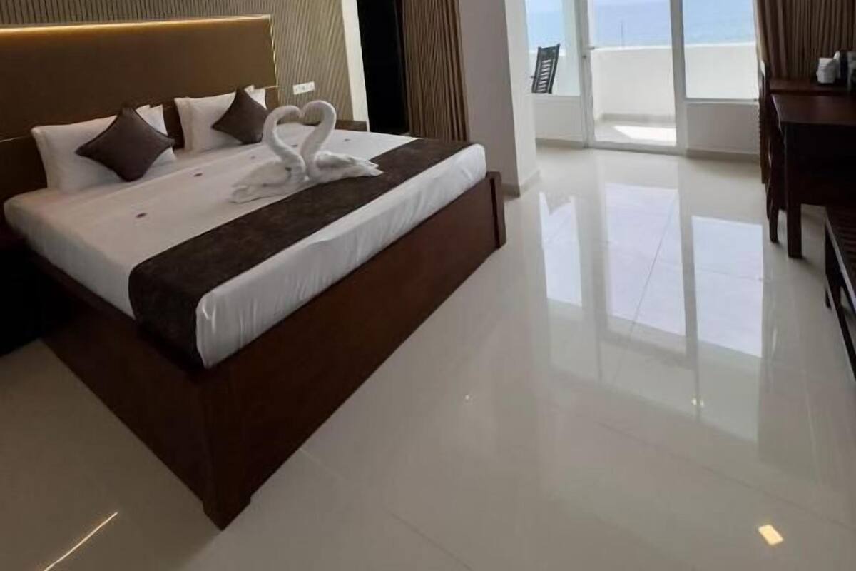 Premium bedding, pillow-top beds, minibar, in-room safe