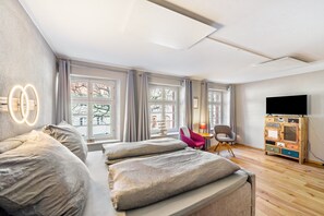 1 bedroom, WiFi, bed sheets - Scheuerebe Deluxe Apartment 32m² with City View for 2, Optional Breakfast, 3D Tour (Vogtsburg)