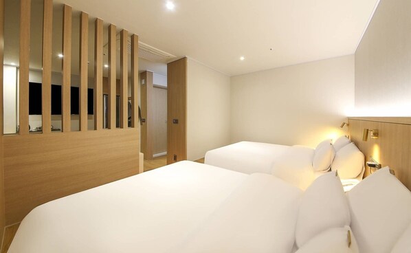 Family Twin Room, Mountain View | Desk, laptop workspace, free WiFi