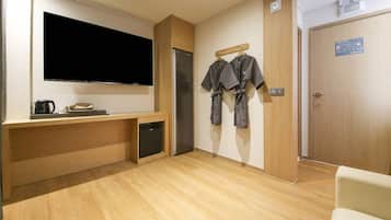Family Twin Room, Mountain View | Desk, laptop workspace, free WiFi