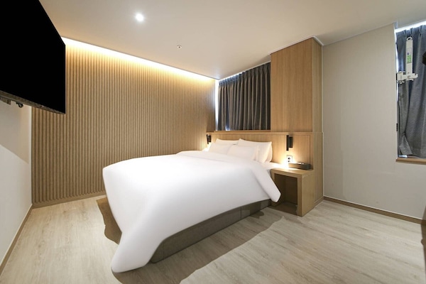 Bureau, espace de travail pour ordinateur portable, Wi-Fi gratuit