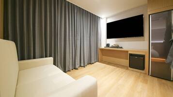 FamilieTwin kamer, uitzicht op bergen | Een bureau, een laptopwerkplek, gratis wifi