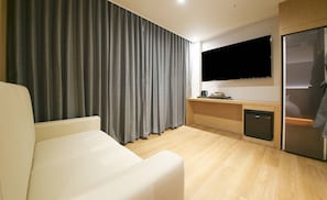 Family Twin Room, Mountain View | Desk, laptop workspace, free WiFi