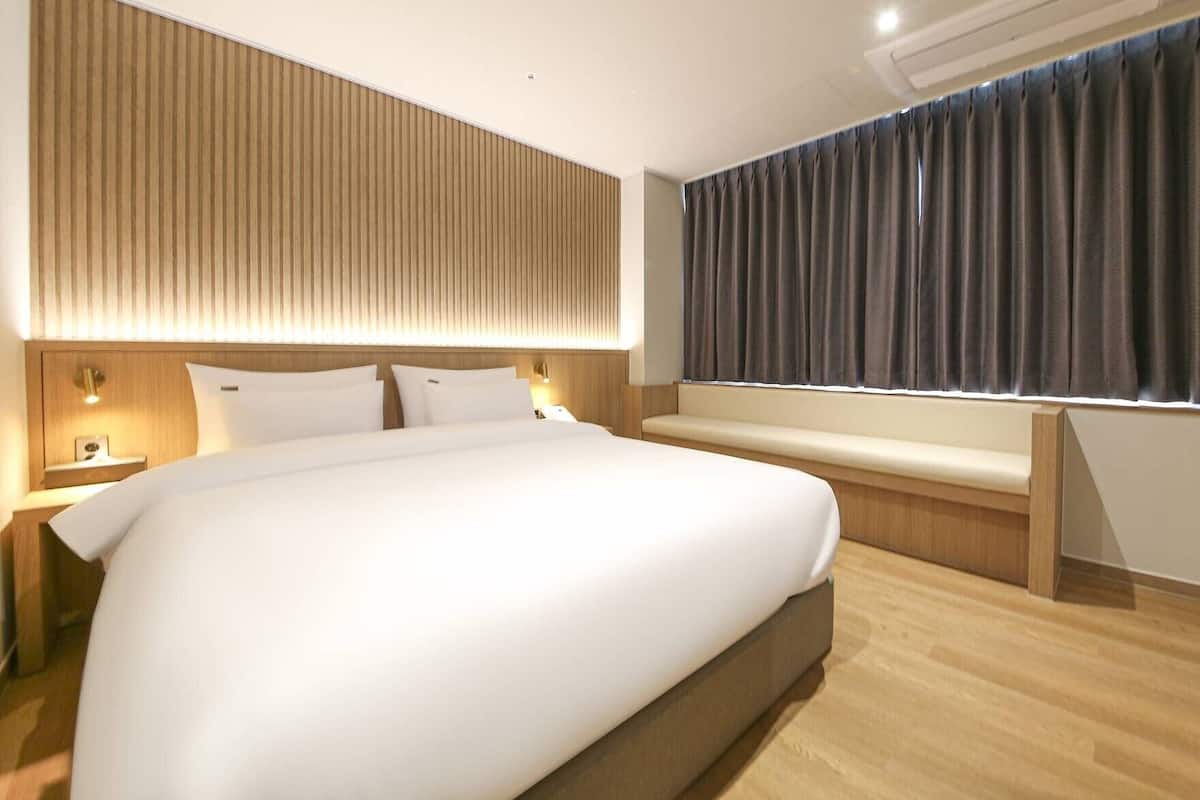 Superior Double Room, City View