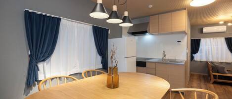 Apartment, Balcony | In-room dining
