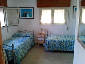 4 chambres, fer et planche à repasser, Wi-Fi gratuit, draps fournis