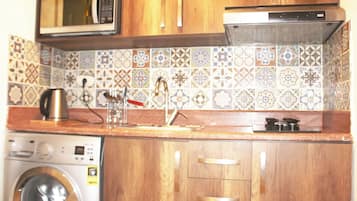 Micro-ondes, four, plaque de cuisson