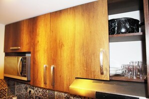 Micro-ondes, four, plaque de cuisson