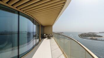 Deluxe Apartment, 2 Bedrooms, Beachside | Terrace/patio