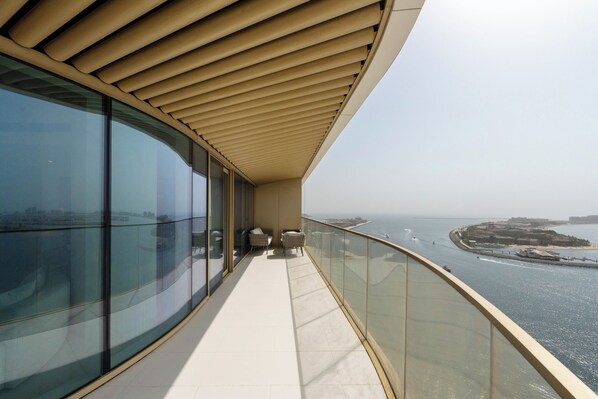 Deluxe Apartment, 2 Bedrooms, Beachside | Terrace/patio