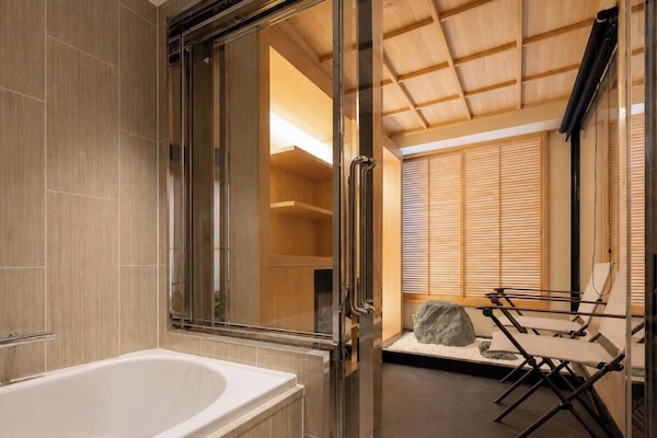 Superior Twin Room | Bilik Mandi | Selipar, bidet