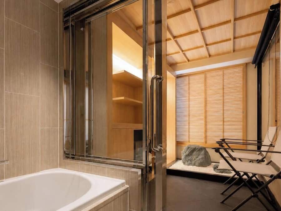 Superior Twin Room | Bathroom