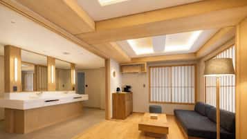 Premier Suite | Down comforters, WiFi (free), bed sheets