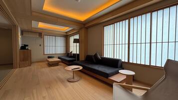 Luxury Studio Suite | Living area