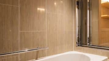 Superior Suite | Bathroom