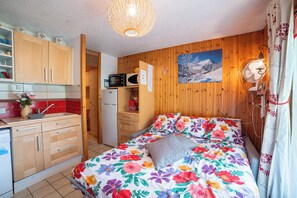 1 bedroom, iron/ironing board, travel crib, free WiFi - Appt 4 pers Morillon Village, Near télécabine, ski Grand Massif, TOUT A PIED (Morillon)