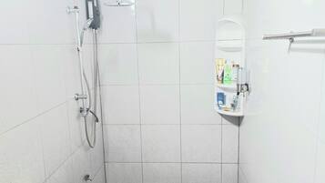 Suite Studio Familiale, non-fumeur, vue colline | Salle de bain