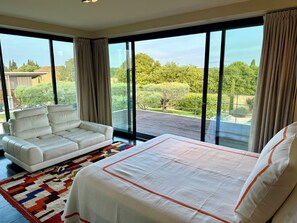 5 bedrooms, iron/ironing board, free WiFi, bed sheets