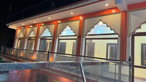 الإطلالة من المنشأة