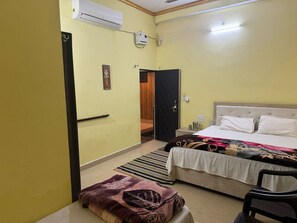 In-room safe, free WiFi - Hotel in Naimisharanya (Misrikh)