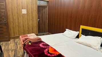 In-room safe, free WiFi