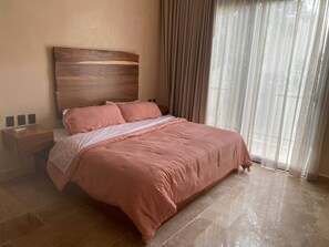 3 habitaciones, tabla de planchar con plancha y acceso a internet 