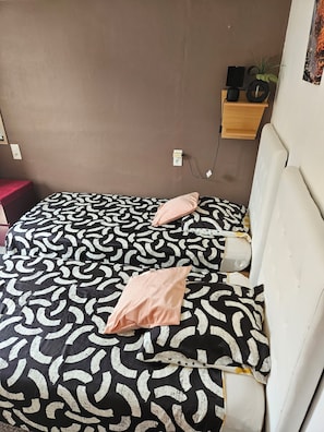 Room, Balcony, City View | Soundproofing, free WiFi