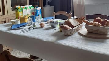 Dagelijks continentaal ontbijt inbegrepen