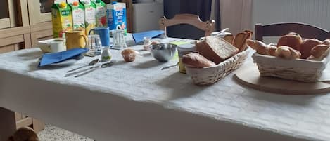 Free daily continental breakfast