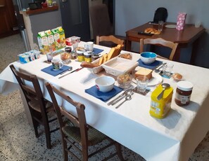 Free daily continental breakfast