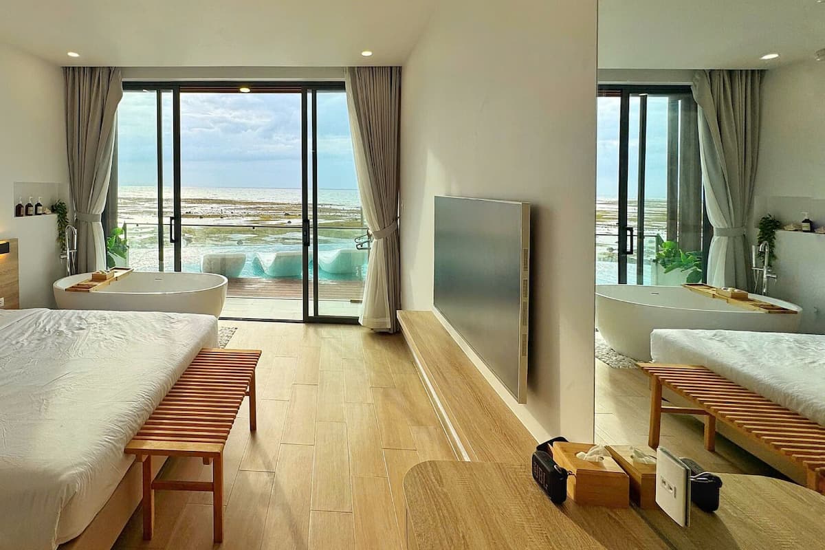 Doppia Superior, 1 letto king, balcone, vista piscina | Minibar, una cassaforte in camera, una scrivania, Wi-Fi gratuito