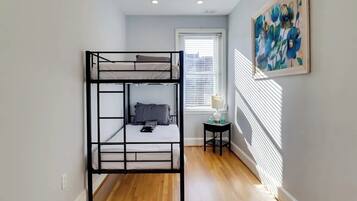 3 bedrooms, iron/ironing board, free WiFi, bed sheets