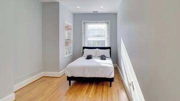 3 bedrooms, iron/ironing board, free WiFi, bed sheets