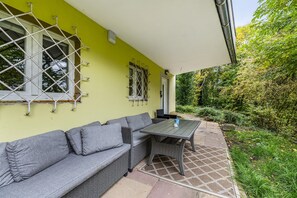 تناول الطعام بالخارج